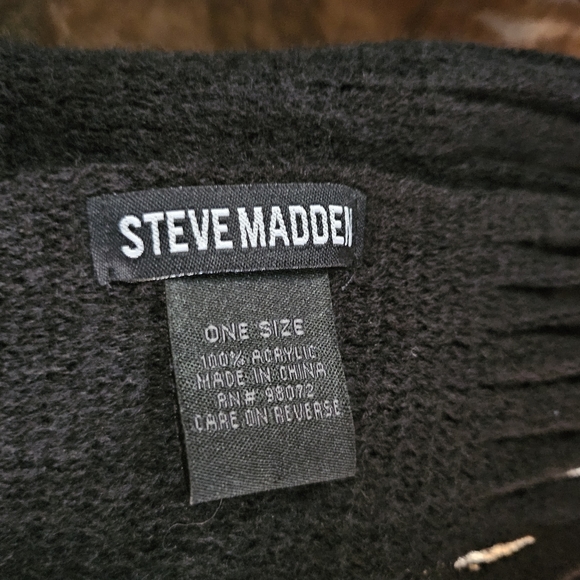 Steve Madden 100% Acrylic Black Fringe Detail Scarf - Picture 6 of 6